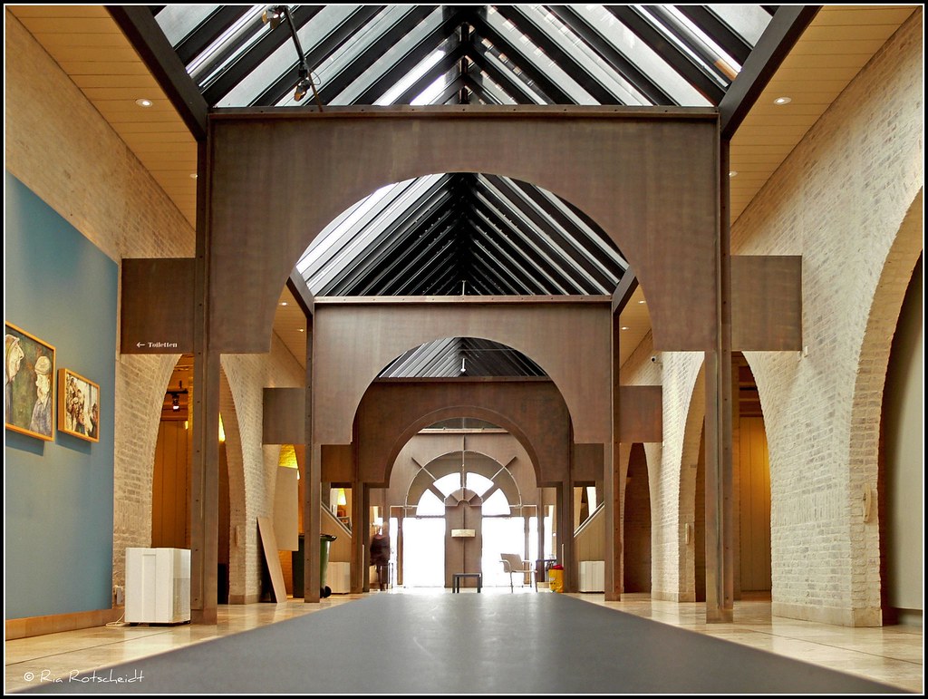 https://mdw-travel-data-us-east-1.s3.amazonaws.com/img/country/Netherlands/Jopie-Huisman-Museum/img_02.jpg