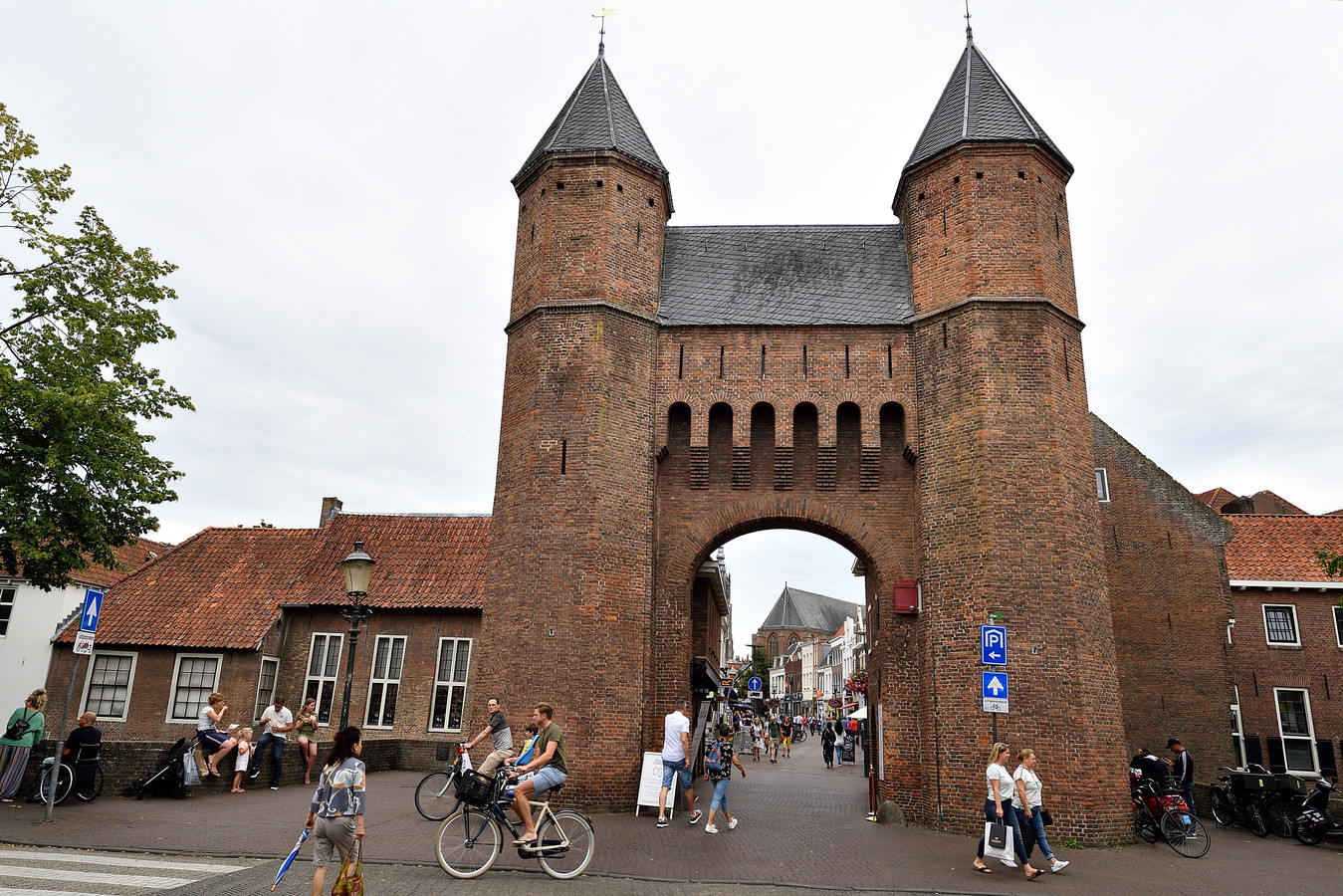 https://mdw-travel-data-us-east-1.s3.amazonaws.com/img/country/Netherlands/Kamperbinnenpoort/img_00.jpg