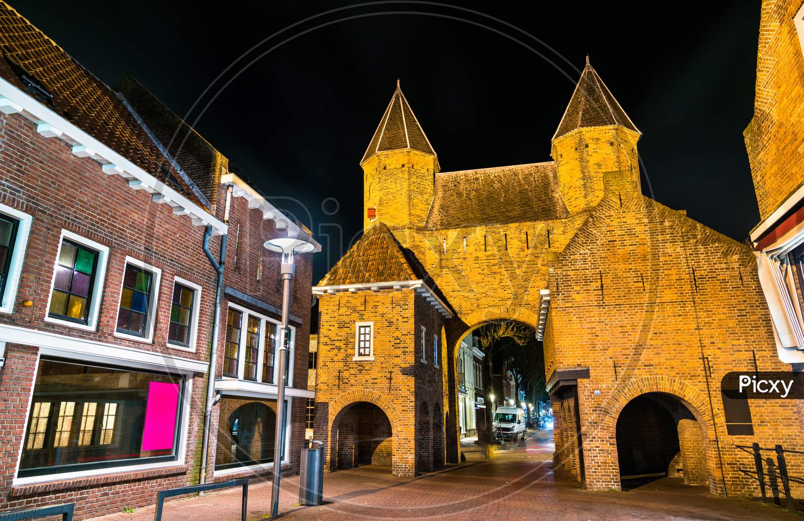 https://mdw-travel-data-us-east-1.s3.amazonaws.com/img/country/Netherlands/Kamperbinnenpoort/img_01.jpg