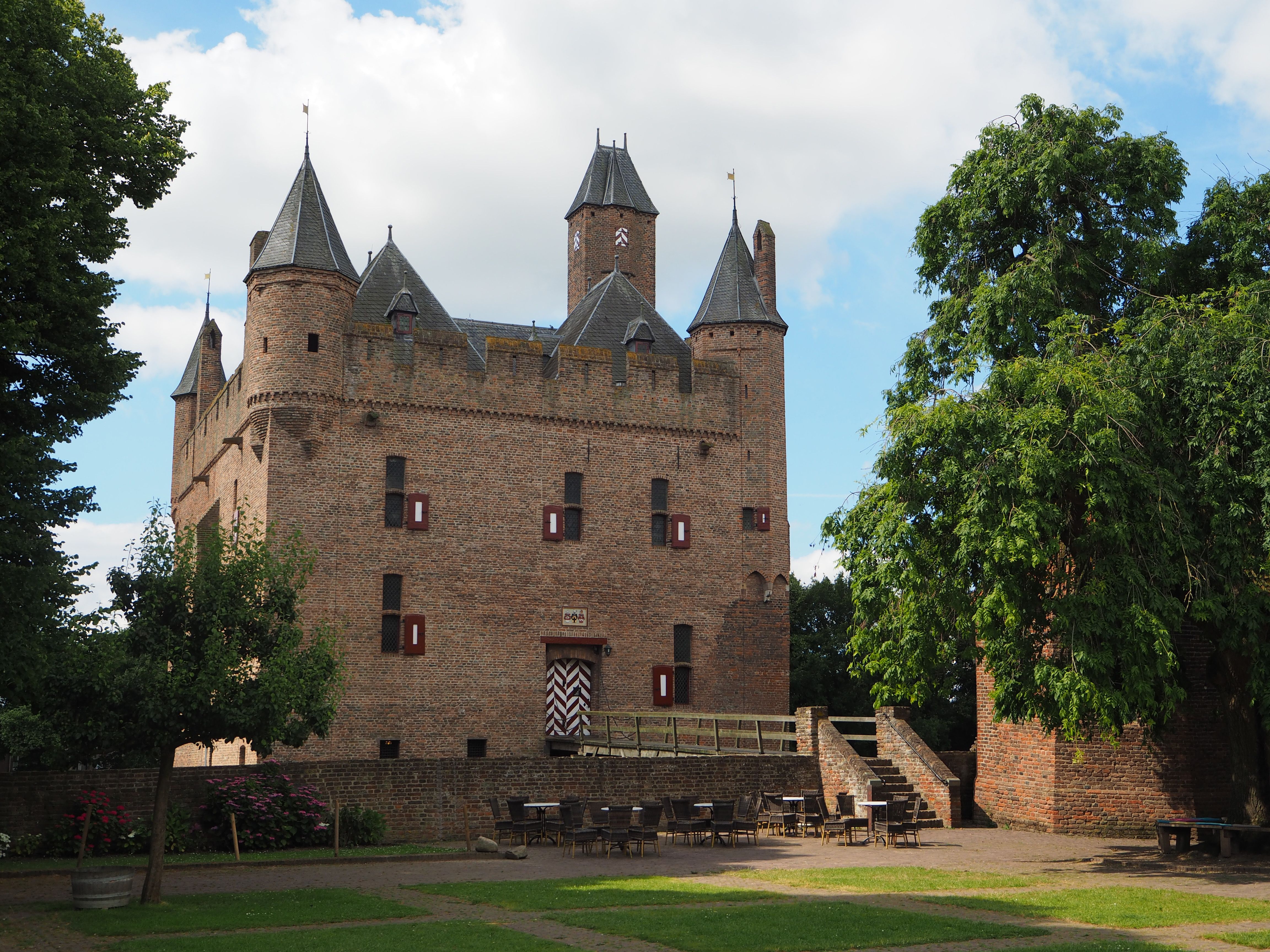 https://mdw-travel-data-us-east-1.s3.amazonaws.com/img/country/Netherlands/Kasteel-Doornenburg/img_01.jpg