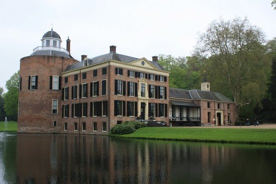 https://mdw-travel-data-us-east-1.s3.amazonaws.com/img/country/Netherlands/Kasteel-Rosendael/img_00.jpg
