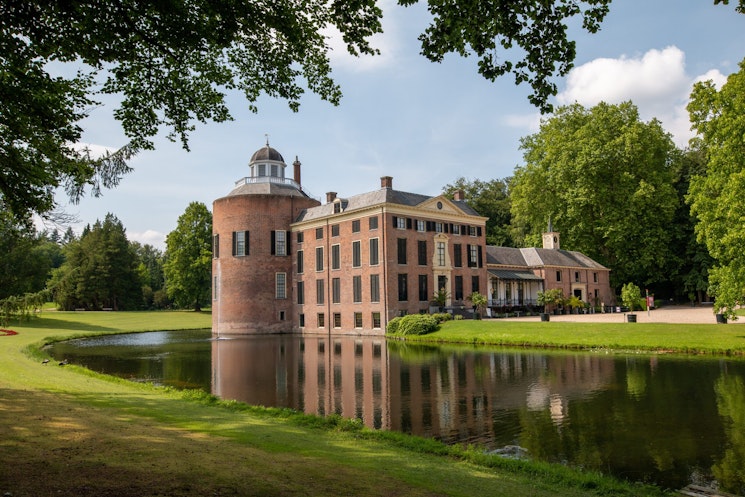 https://mdw-travel-data-us-east-1.s3.amazonaws.com/img/country/Netherlands/Kasteel-Rosendael/img_02.jpg