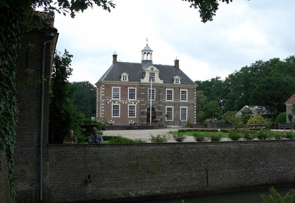https://mdw-travel-data-us-east-1.s3.amazonaws.com/img/country/Netherlands/Kasteel-Warmelo/img_00.jpg