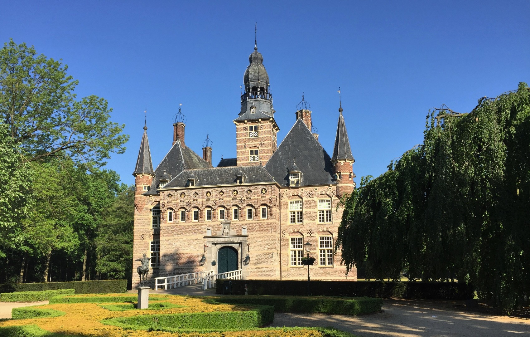 https://mdw-travel-data-us-east-1.s3.amazonaws.com/img/country/Netherlands/Kasteel-Wijchen/img_02.jpg
