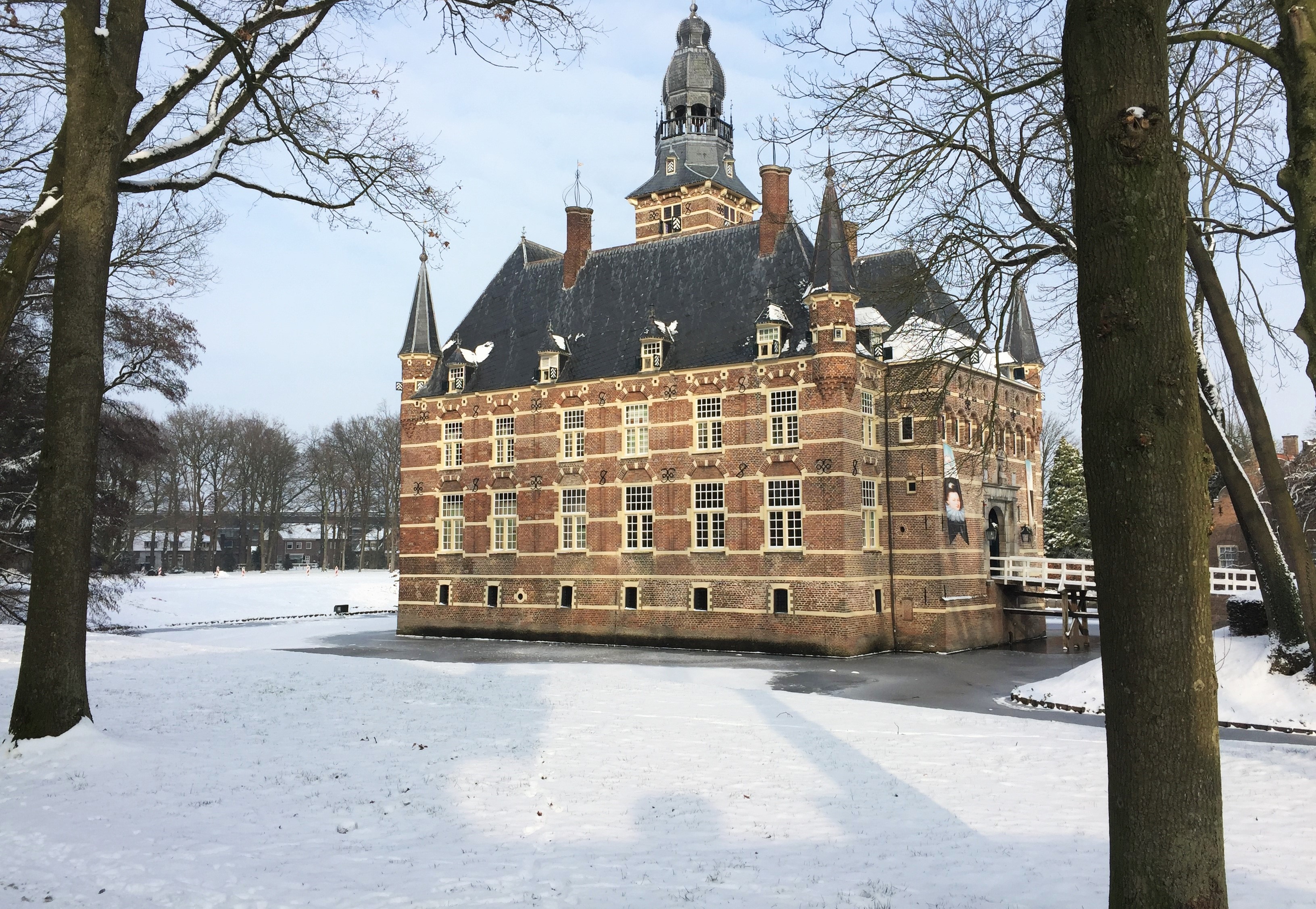https://mdw-travel-data-us-east-1.s3.amazonaws.com/img/country/Netherlands/Kasteel-Wijchen/img_03.jpg