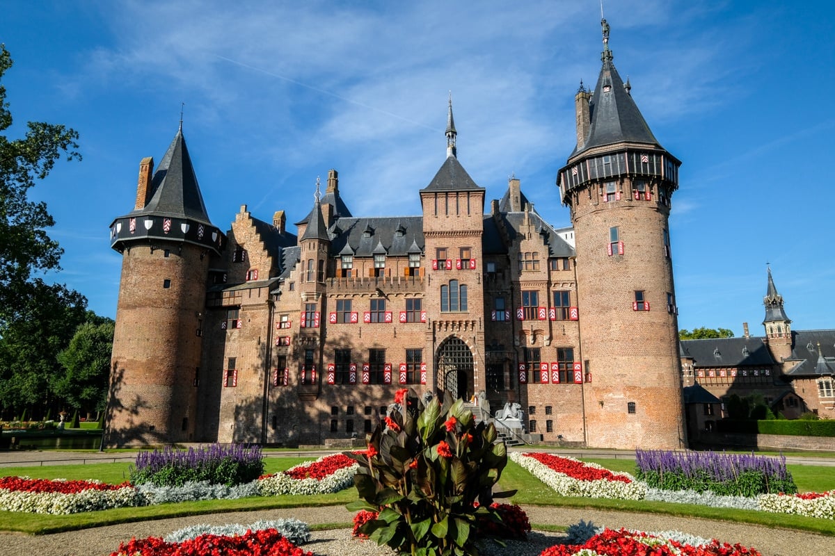 https://mdw-travel-data-us-east-1.s3.amazonaws.com/img/country/Netherlands/Kasteel-de-Haar/img_01.jpg