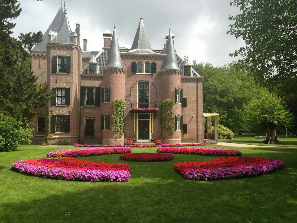 https://mdw-travel-data-us-east-1.s3.amazonaws.com/img/country/Netherlands/Keukenhof-Castle/img_02.jpg