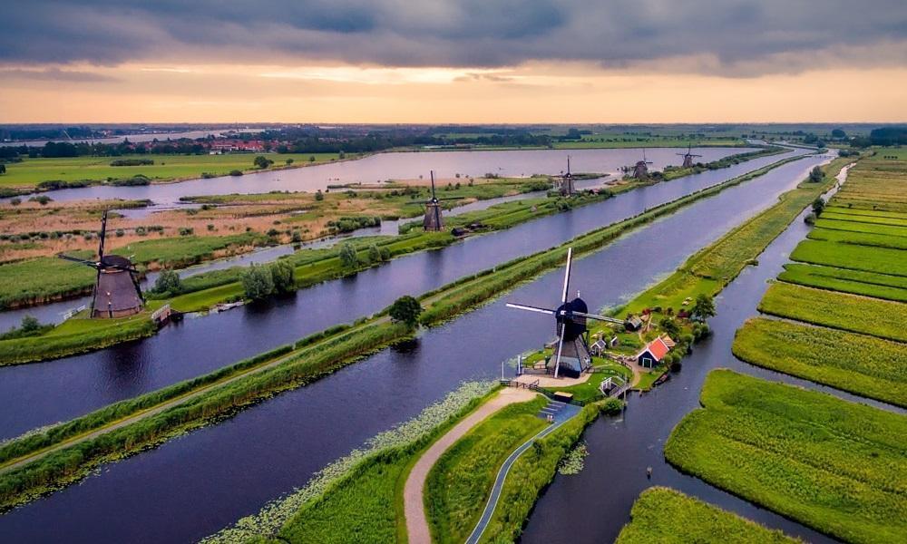 https://mdw-travel-data-us-east-1.s3.amazonaws.com/img/country/Netherlands/Kinderdijk/img_03.jpg