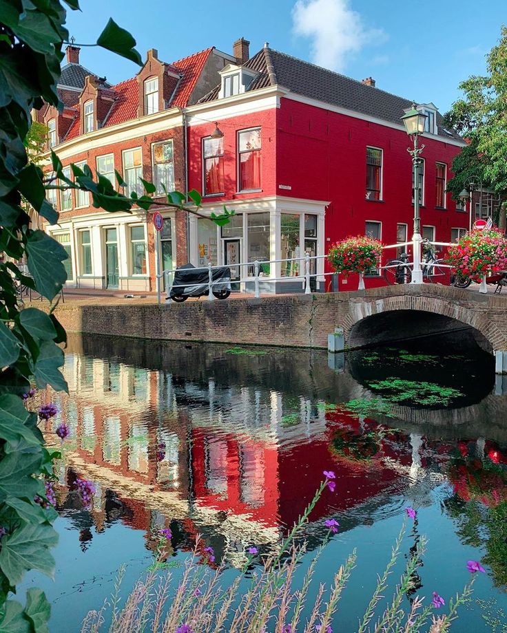 https://mdw-travel-data-us-east-1.s3.amazonaws.com/img/country/Netherlands/LIQUID-Art-House/img_03.jpg