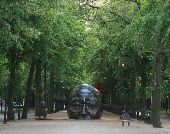 https://mdw-travel-data-us-east-1.s3.amazonaws.com/img/country/Netherlands/Lange-Voorhout/img_01.jpg