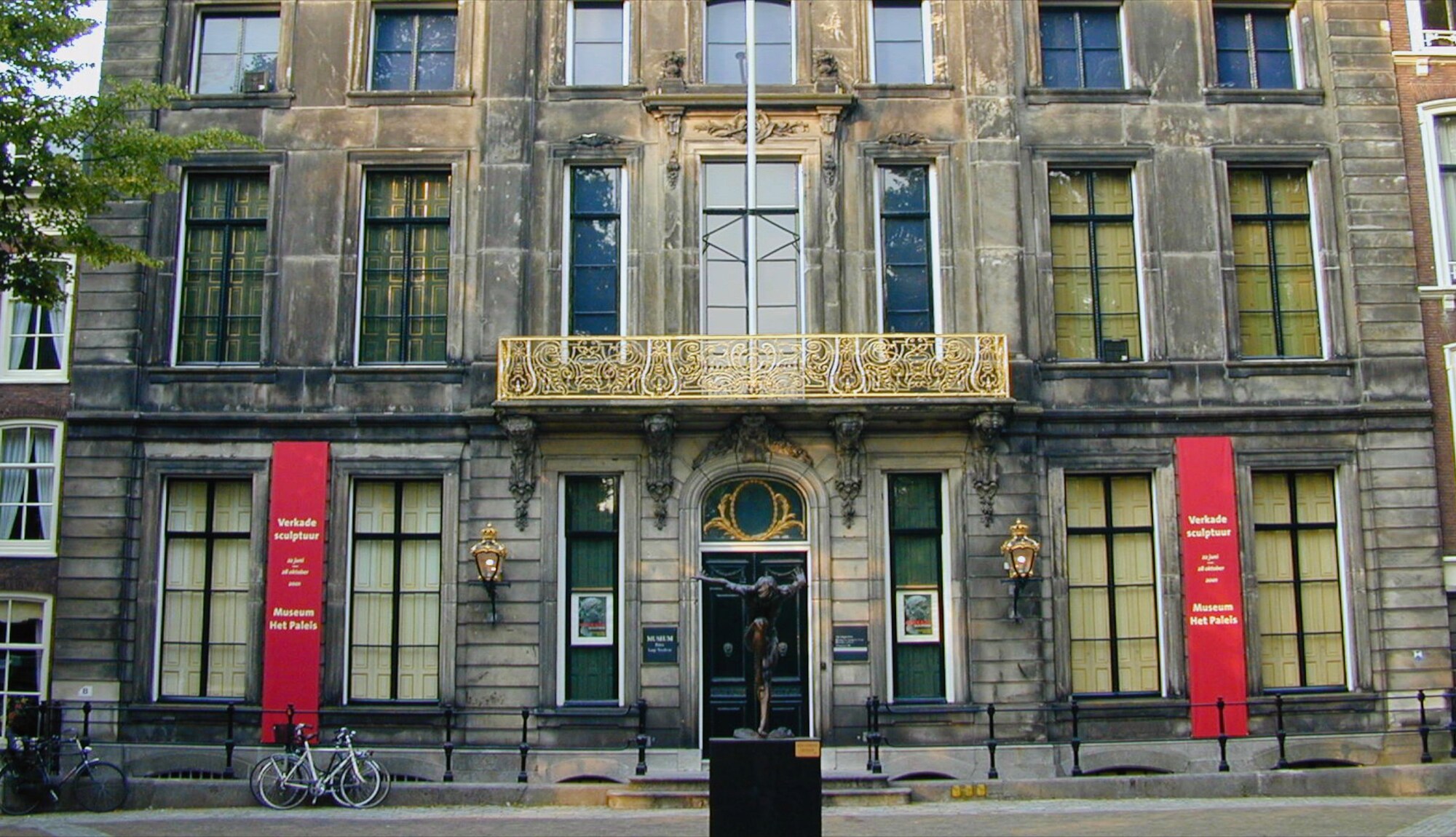 https://mdw-travel-data-us-east-1.s3.amazonaws.com/img/country/Netherlands/Lange-Voorhout/img_02.jpg