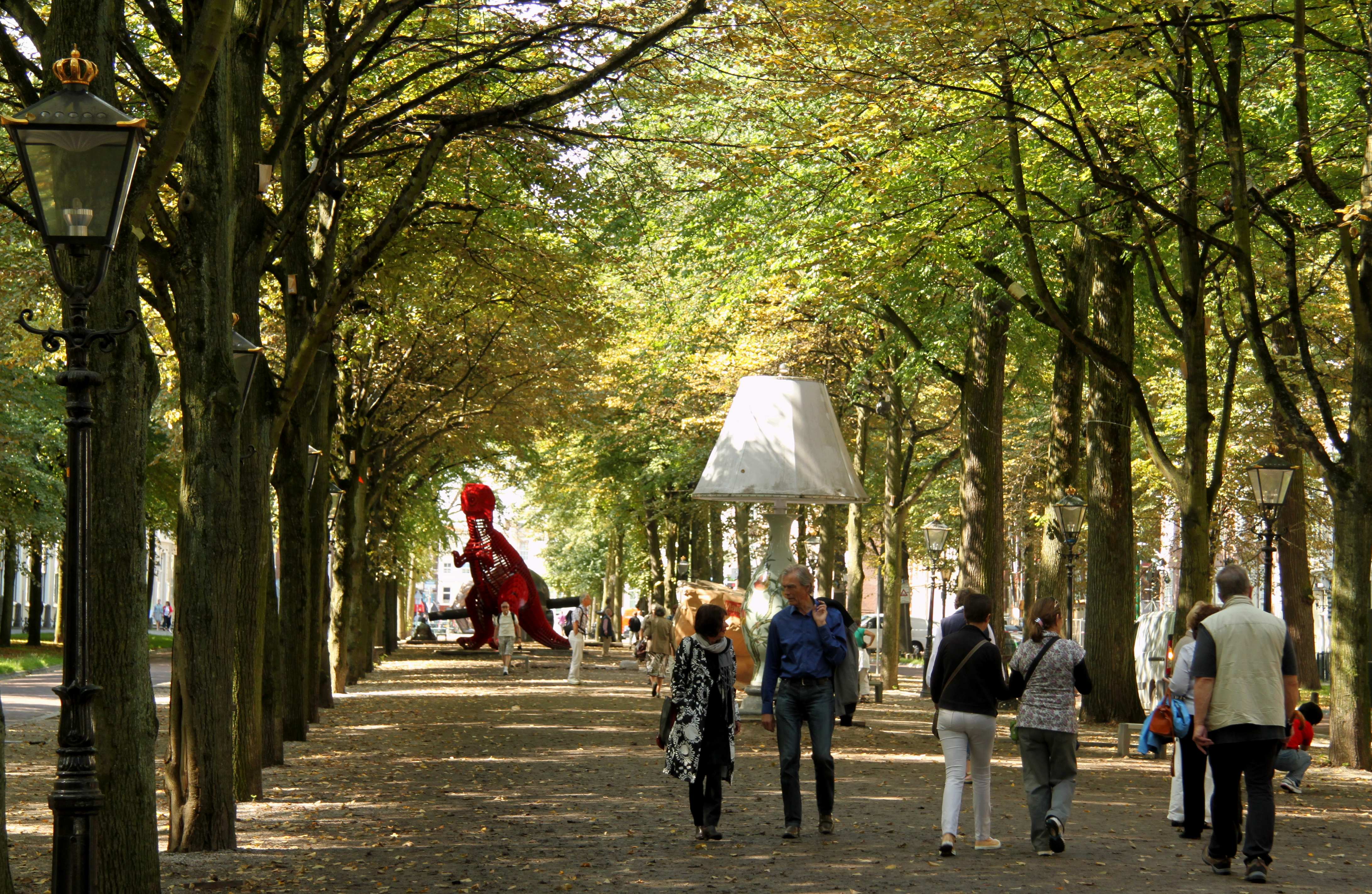 https://mdw-travel-data-us-east-1.s3.amazonaws.com/img/country/Netherlands/Lange-Voorhout/img_03.jpg