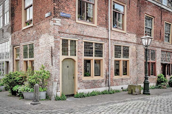 https://mdw-travel-data-us-east-1.s3.amazonaws.com/img/country/Netherlands/Leiden-American-Pilgrim-Museum/img_01.jpg