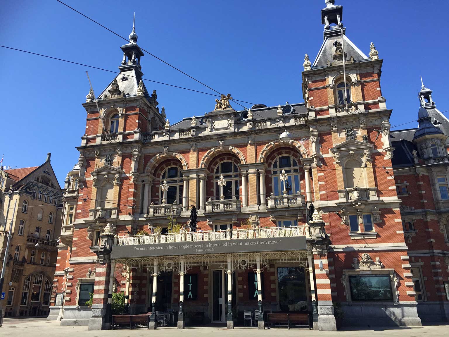 https://mdw-travel-data-us-east-1.s3.amazonaws.com/img/country/Netherlands/Leidse-Loper/img_00.jpg