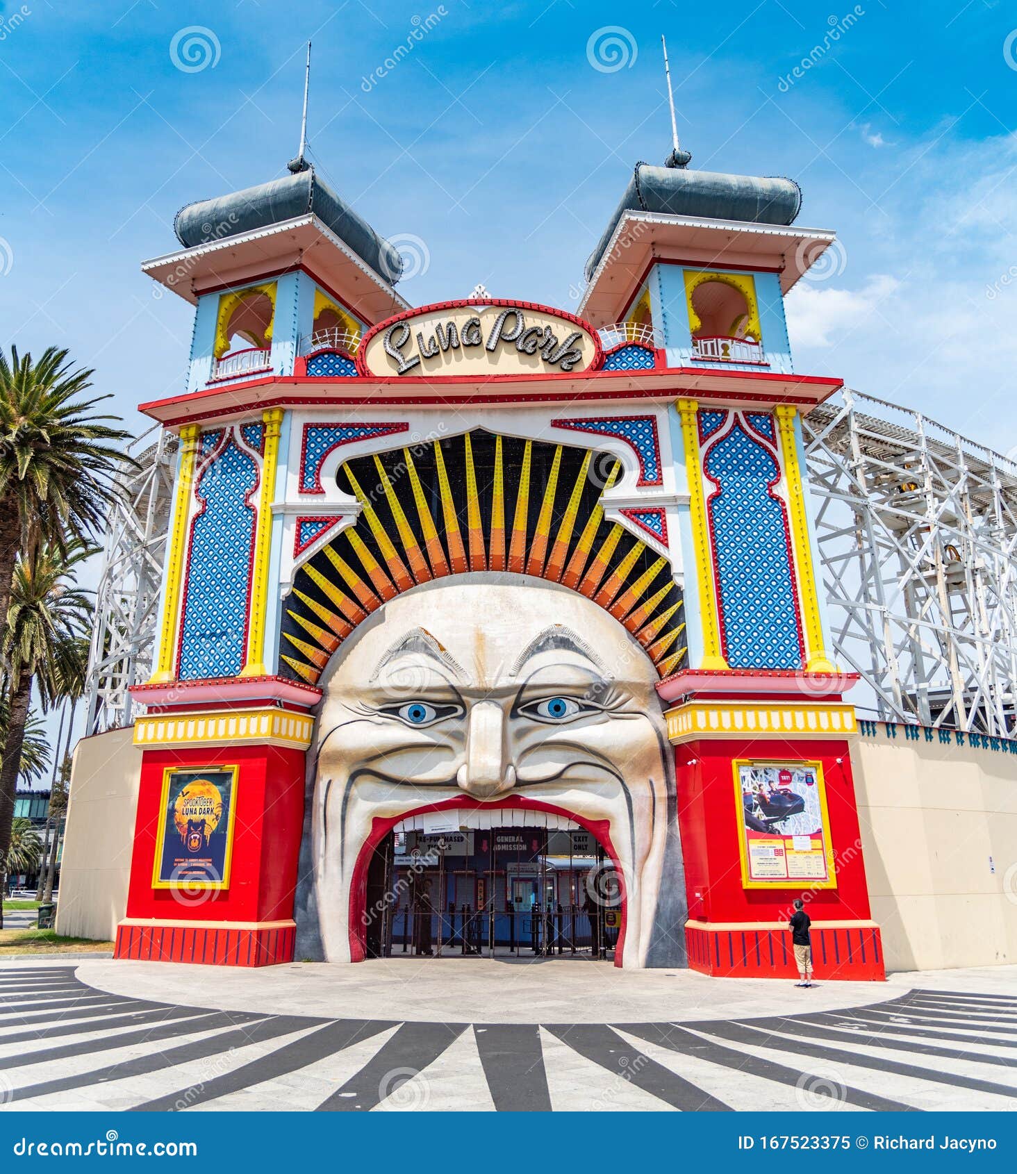 https://mdw-travel-data-us-east-1.s3.amazonaws.com/img/country/Netherlands/Luna-Park-Noordwijk/img_03.jpg