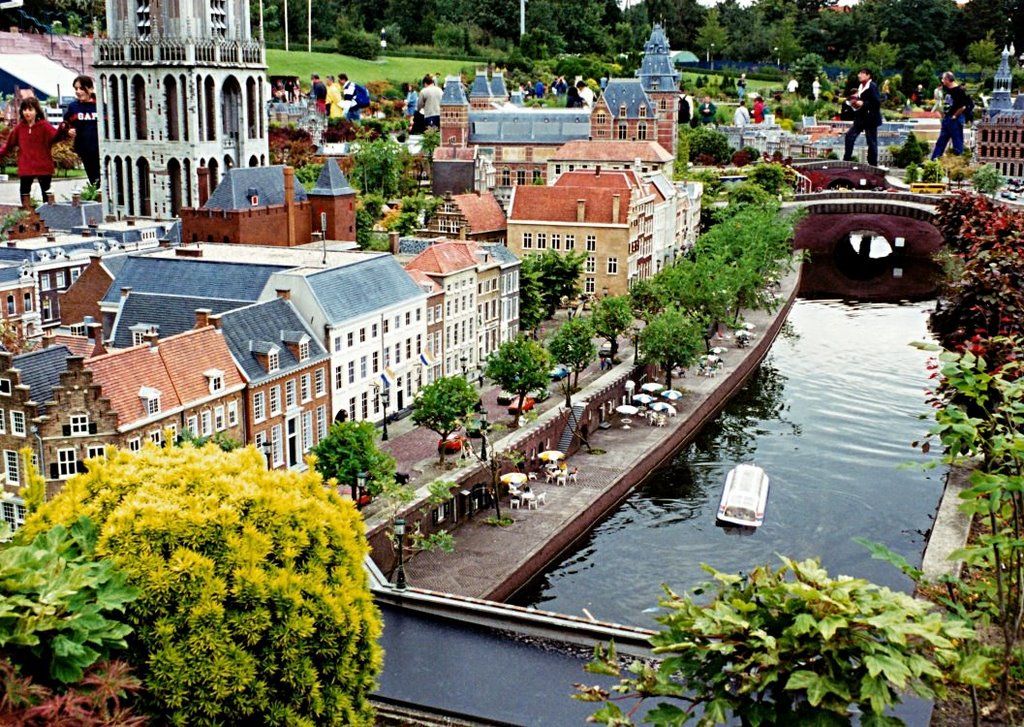 https://mdw-travel-data-us-east-1.s3.amazonaws.com/img/country/Netherlands/Madurodam/img_01.jpg