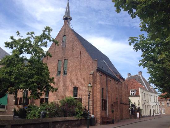 https://mdw-travel-data-us-east-1.s3.amazonaws.com/img/country/Netherlands/Mannenzaal-Vanwege-Jou/img_00.jpg
