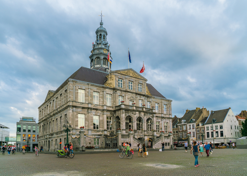 https://mdw-travel-data-us-east-1.s3.amazonaws.com/img/country/Netherlands/Market-Square--Grote-Markt-/img_01.jpg