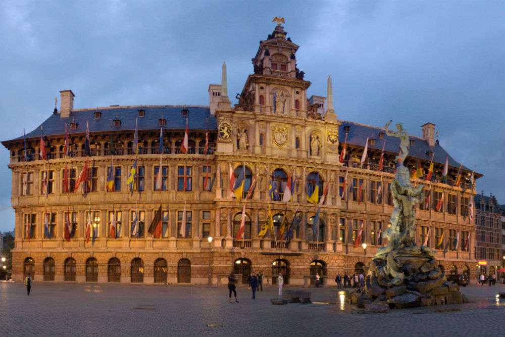 https://mdw-travel-data-us-east-1.s3.amazonaws.com/img/country/Netherlands/Market-Square-Grote-Markt/img_00.jpg
