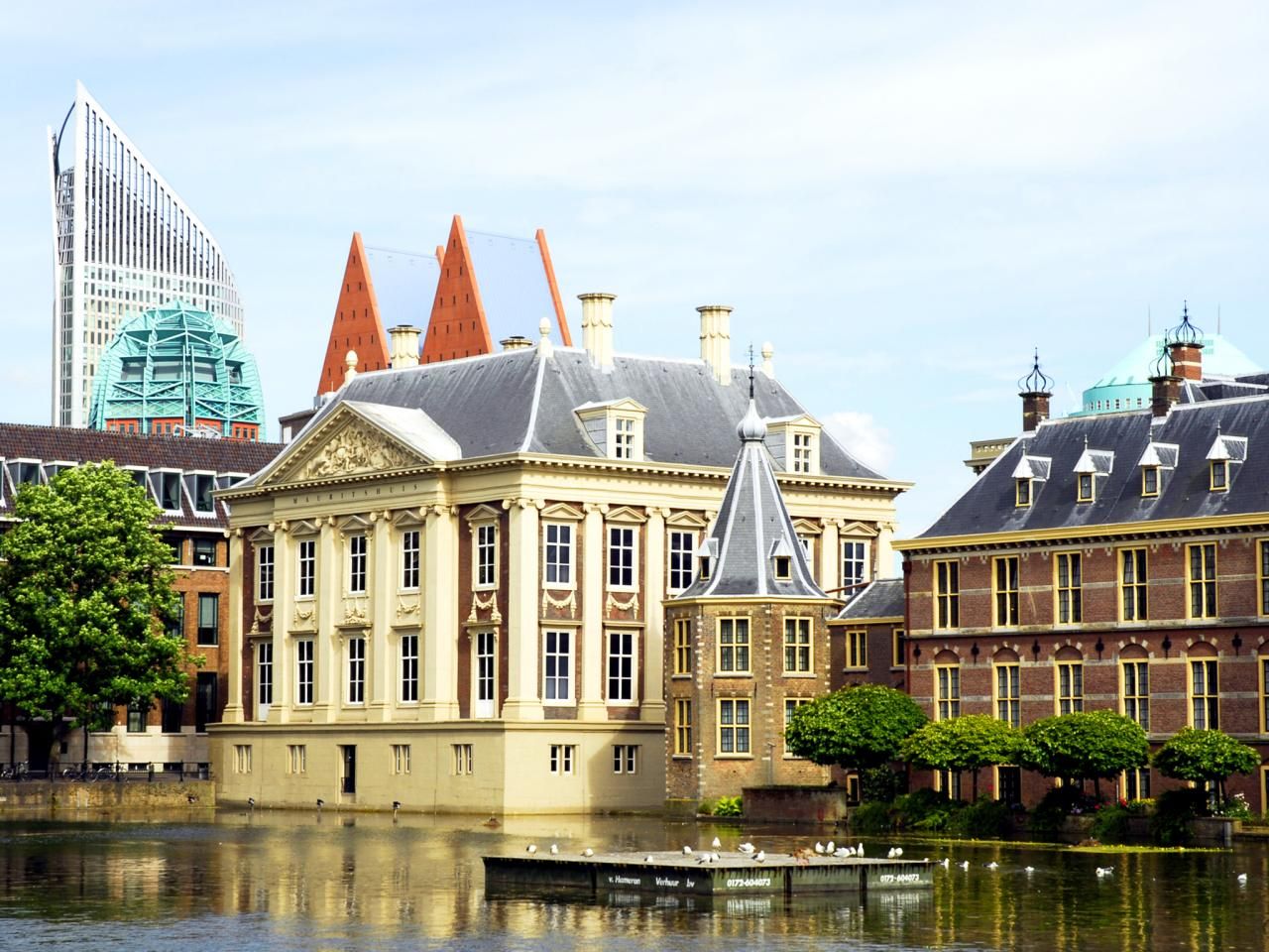 https://mdw-travel-data-us-east-1.s3.amazonaws.com/img/country/Netherlands/Mauritshuis/img_00.jpg