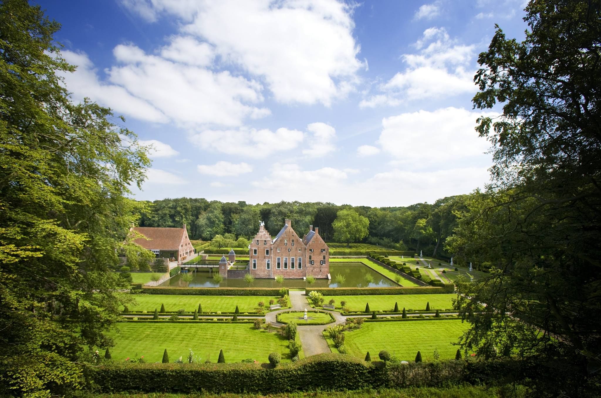 https://mdw-travel-data-us-east-1.s3.amazonaws.com/img/country/Netherlands/Menkemaborg/img_00.jpg
