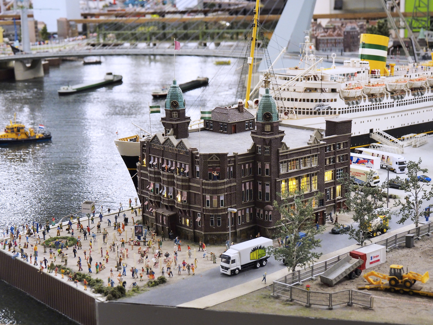 https://mdw-travel-data-us-east-1.s3.amazonaws.com/img/country/Netherlands/Miniworld-Rotterdam/img_00.jpg
