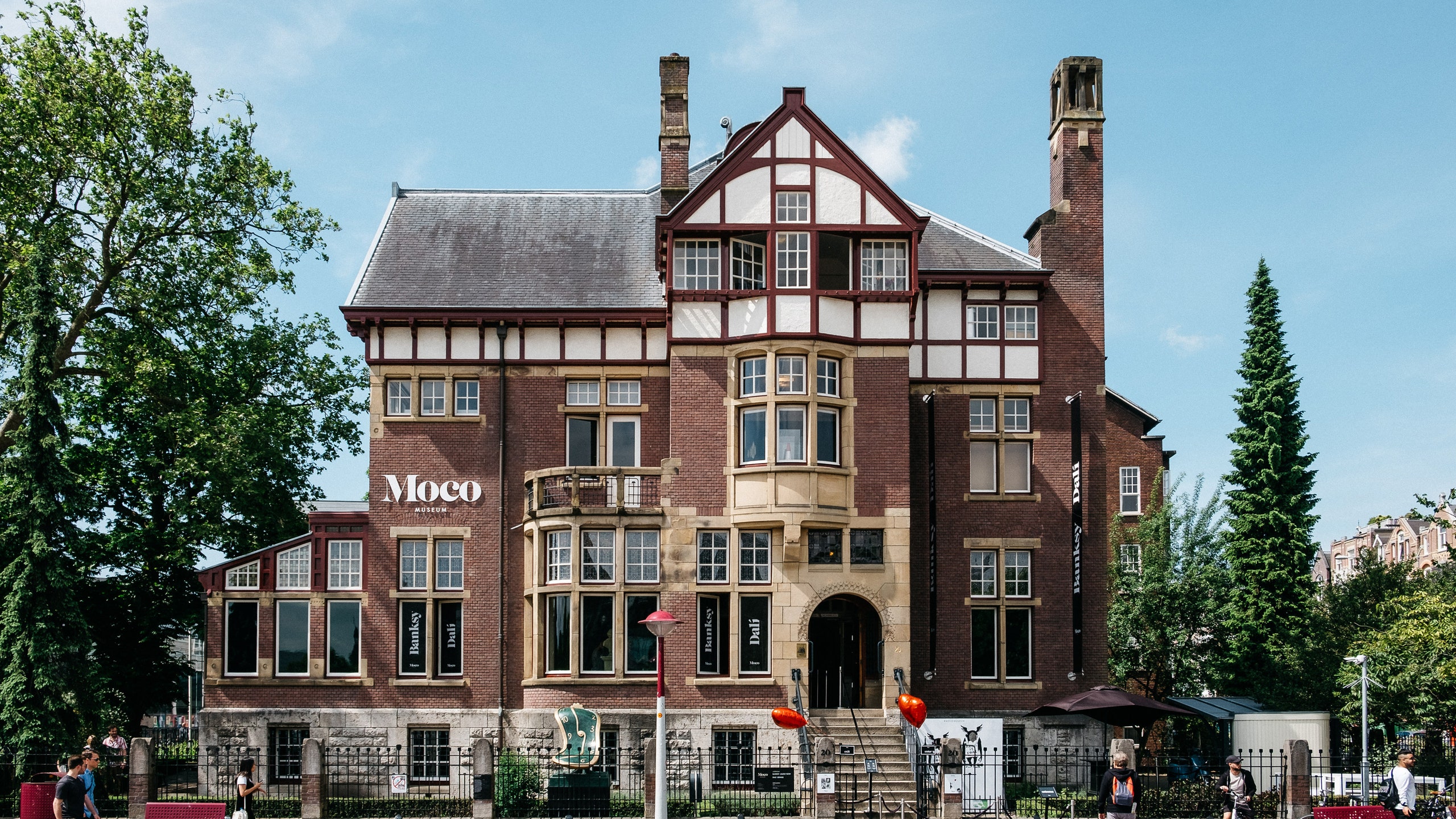 https://mdw-travel-data-us-east-1.s3.amazonaws.com/img/country/Netherlands/Moco-Museum/img_01.jpg