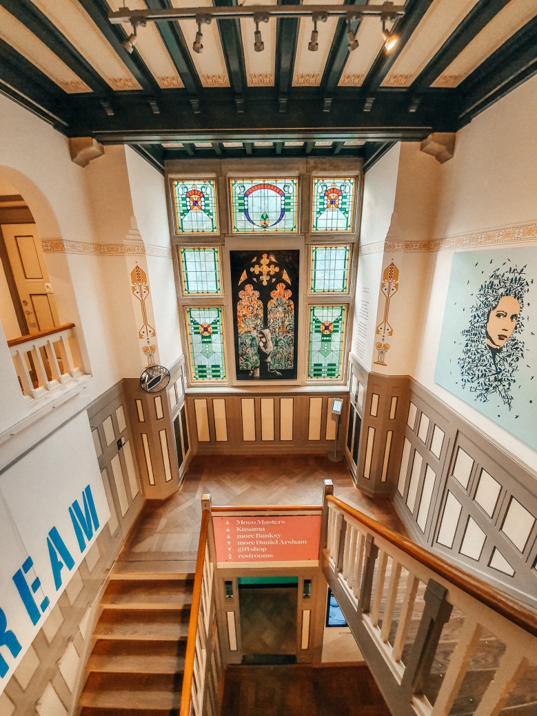 https://mdw-travel-data-us-east-1.s3.amazonaws.com/img/country/Netherlands/Moco-Museum/img_02.jpg