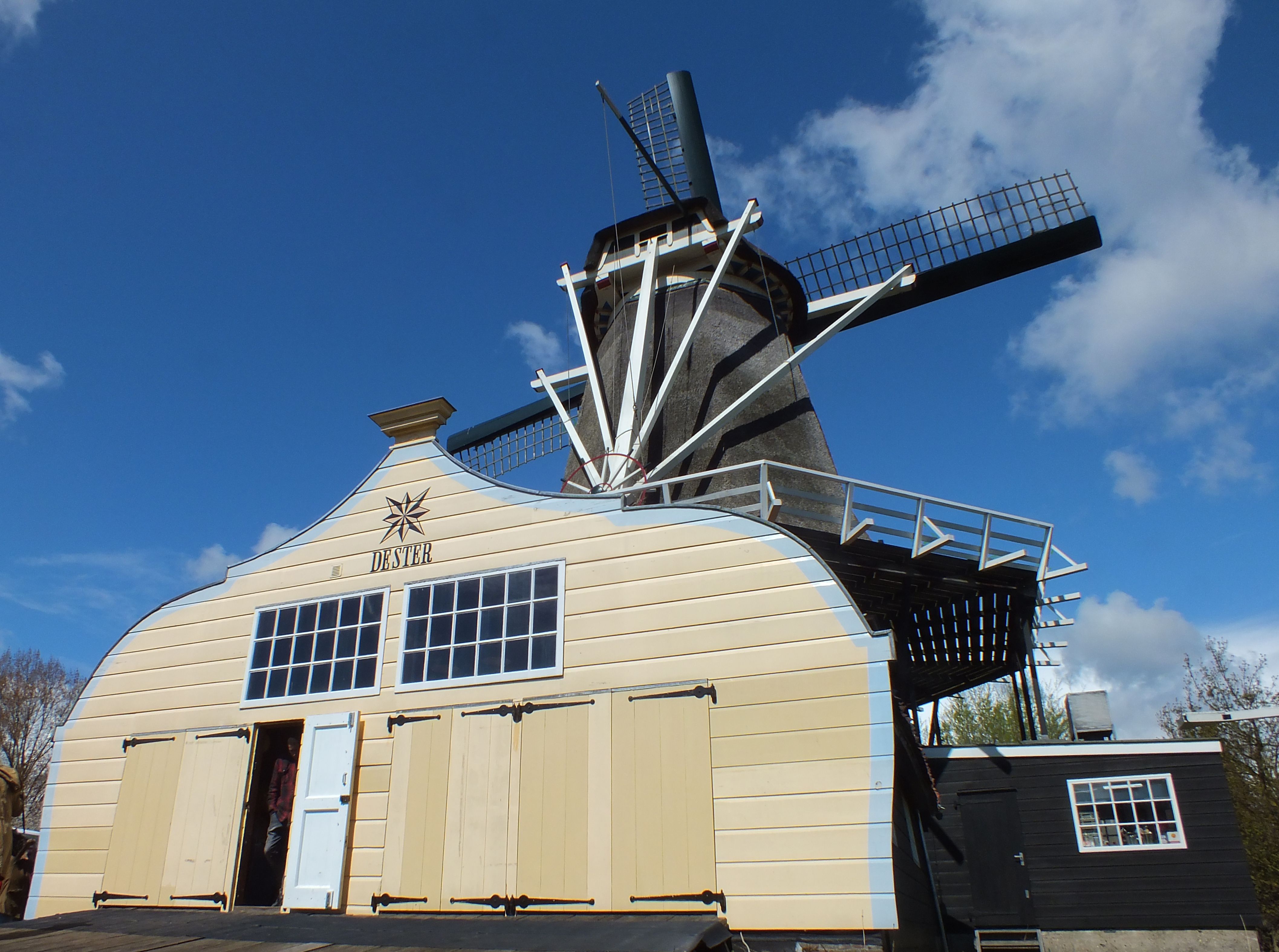 https://mdw-travel-data-us-east-1.s3.amazonaws.com/img/country/Netherlands/Molen-de-Ster/img_02.jpg