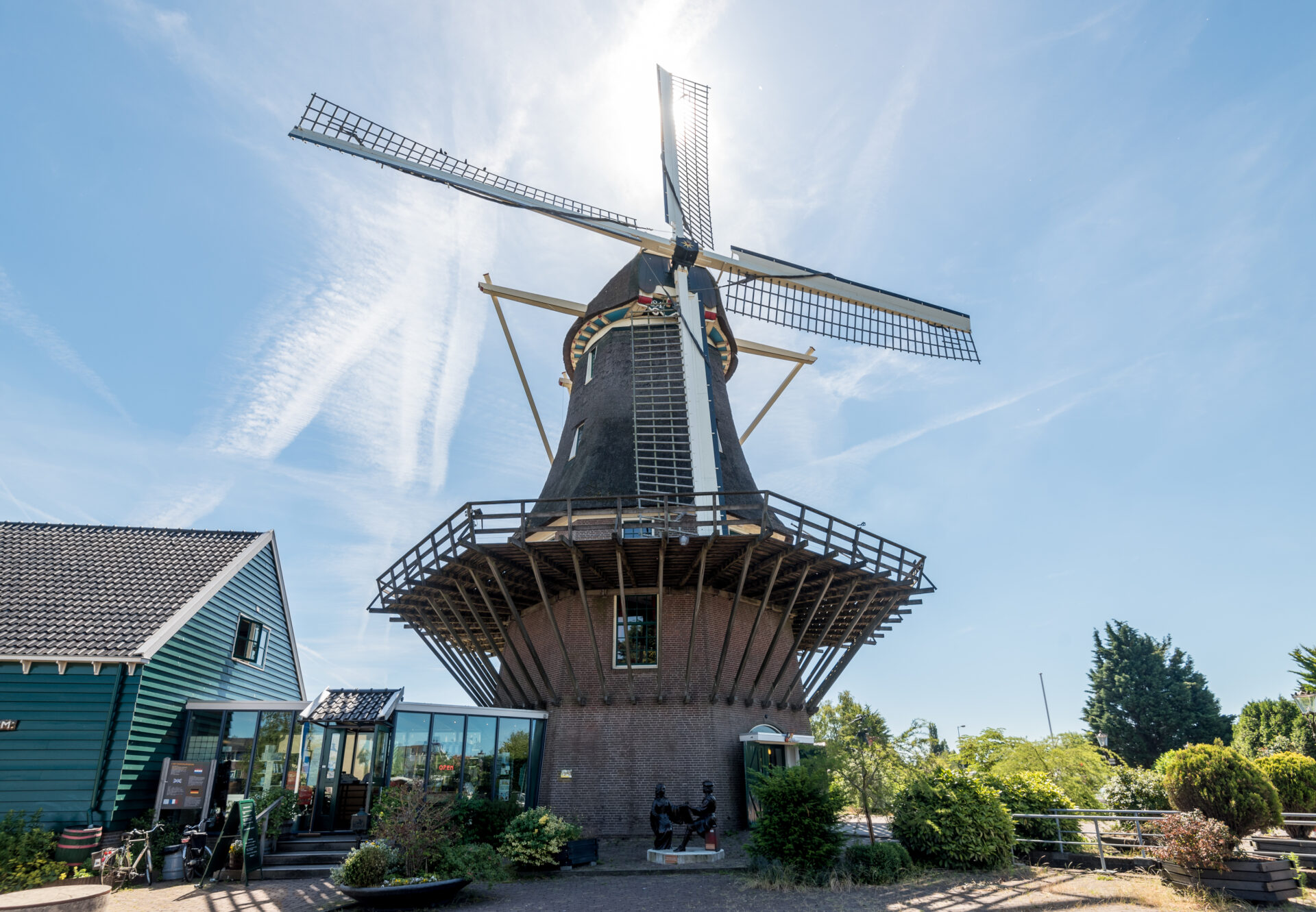 https://mdw-travel-data-us-east-1.s3.amazonaws.com/img/country/Netherlands/Molen-van-Sloten/img_01.jpg