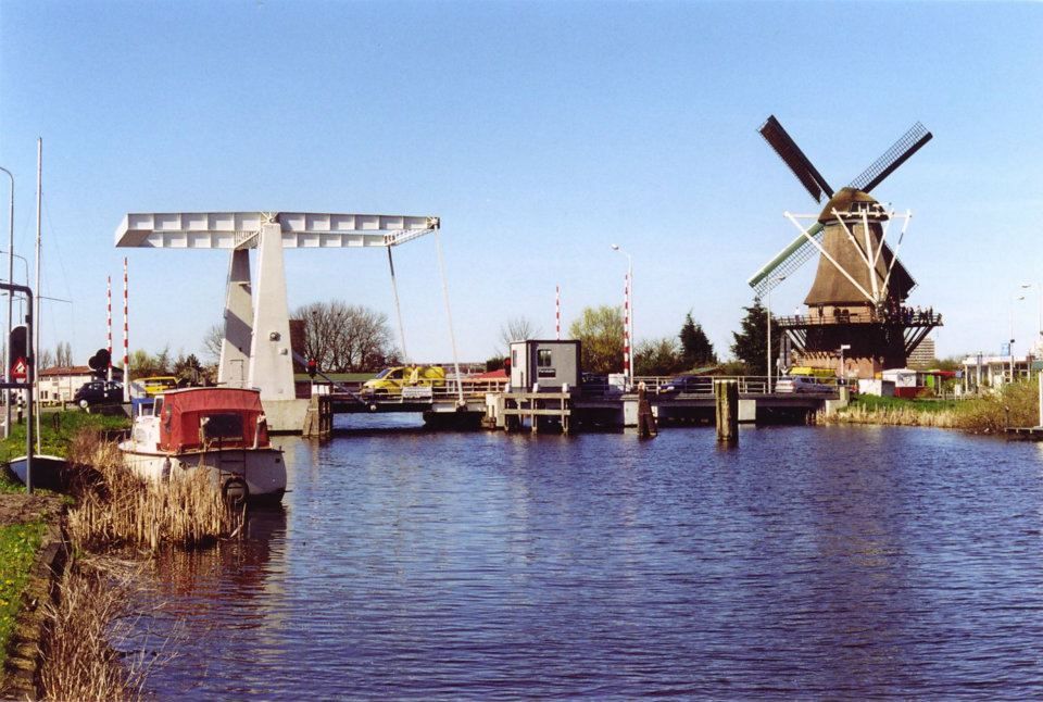 https://mdw-travel-data-us-east-1.s3.amazonaws.com/img/country/Netherlands/Molen-van-Sloten/img_02.jpg