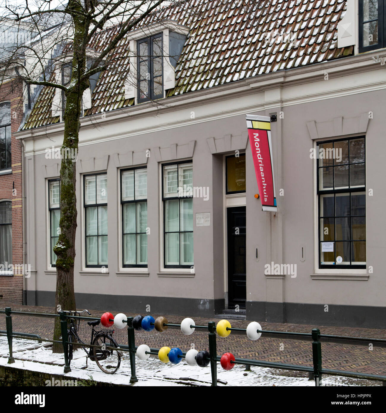 https://mdw-travel-data-us-east-1.s3.amazonaws.com/img/country/Netherlands/Mondriaanhuis/img_00.jpg