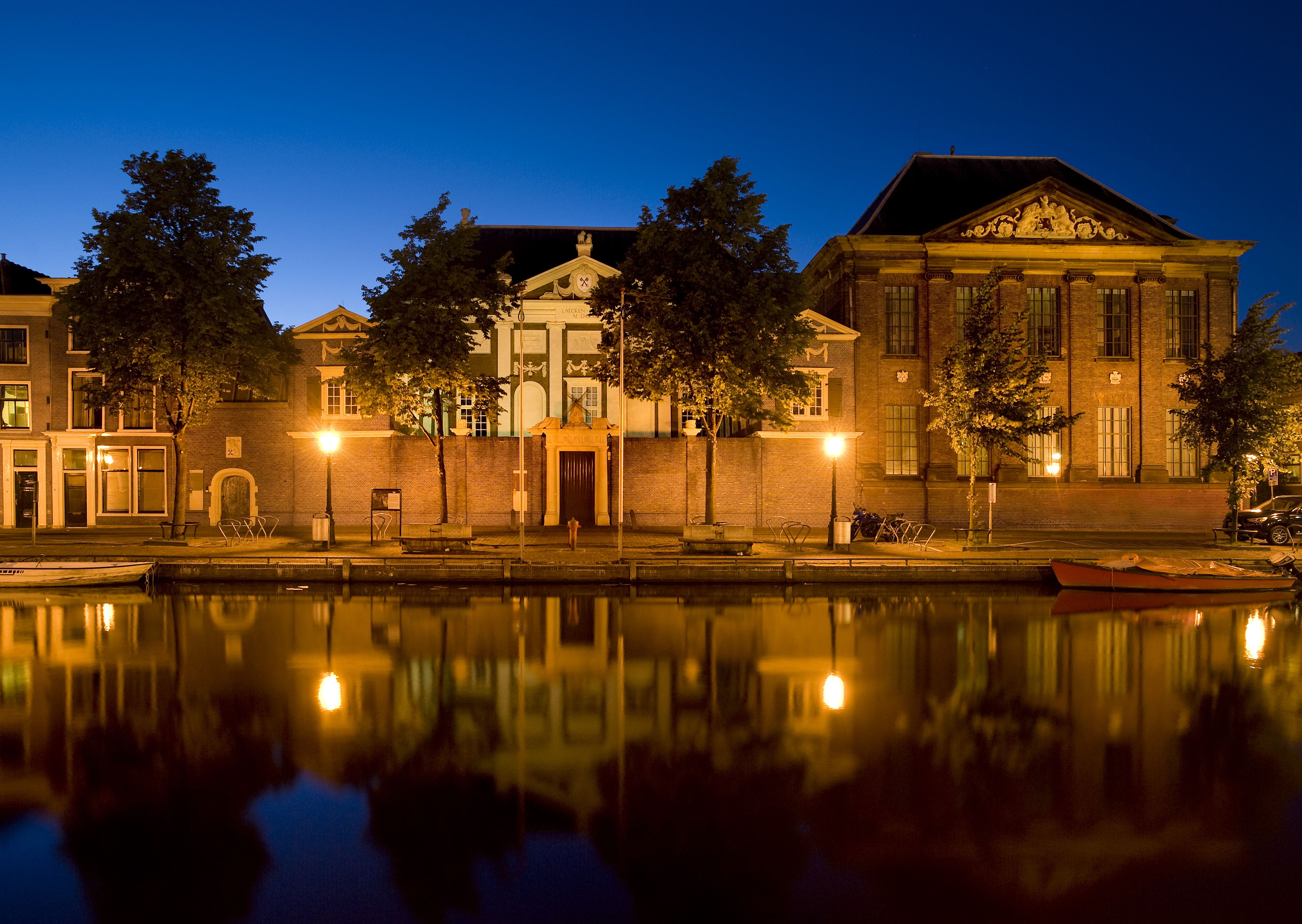 https://mdw-travel-data-us-east-1.s3.amazonaws.com/img/country/Netherlands/Museum-De-Lakenhal/img_01.jpg