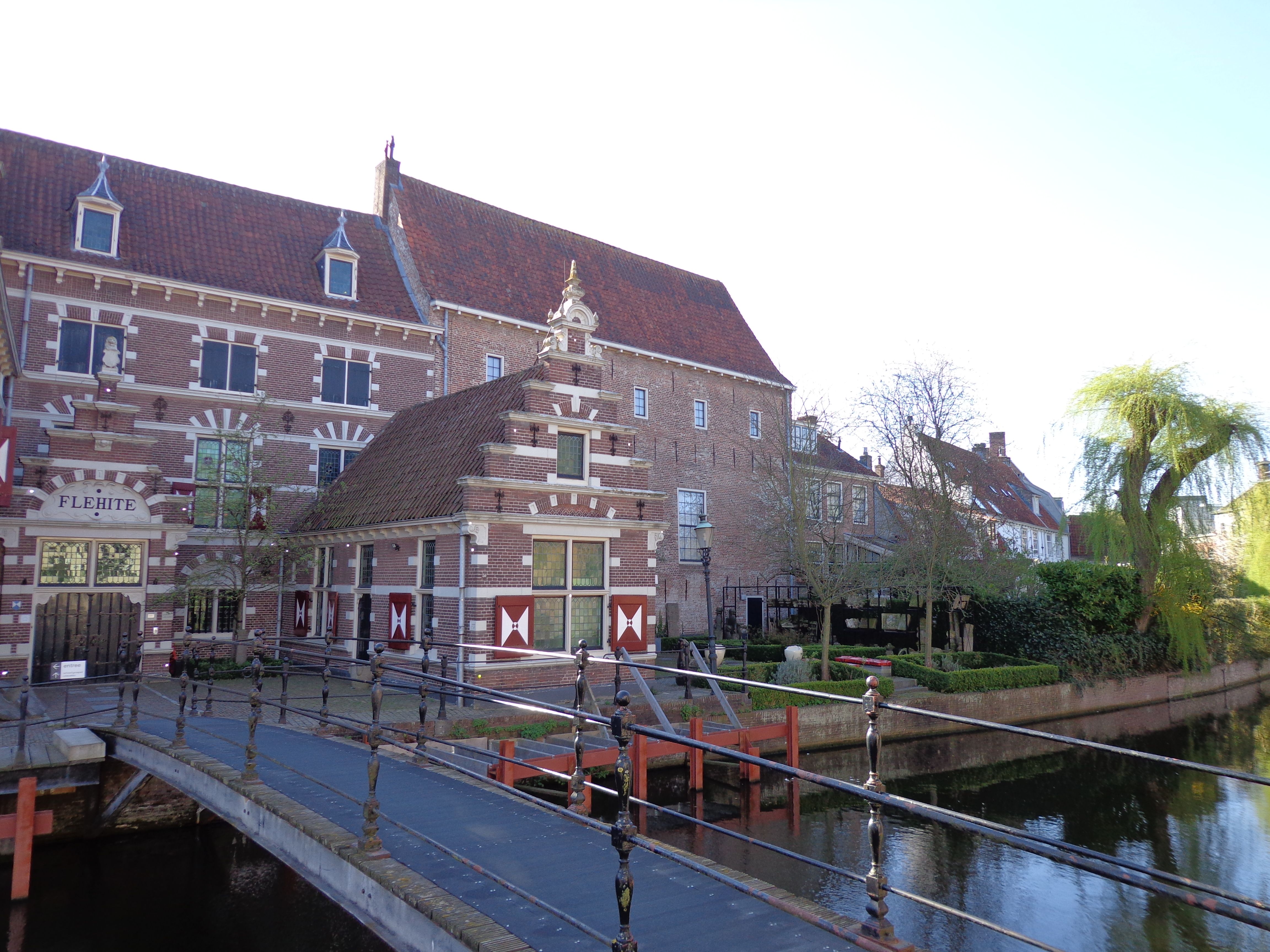 https://mdw-travel-data-us-east-1.s3.amazonaws.com/img/country/Netherlands/Museum-Flehite/img_00.jpg