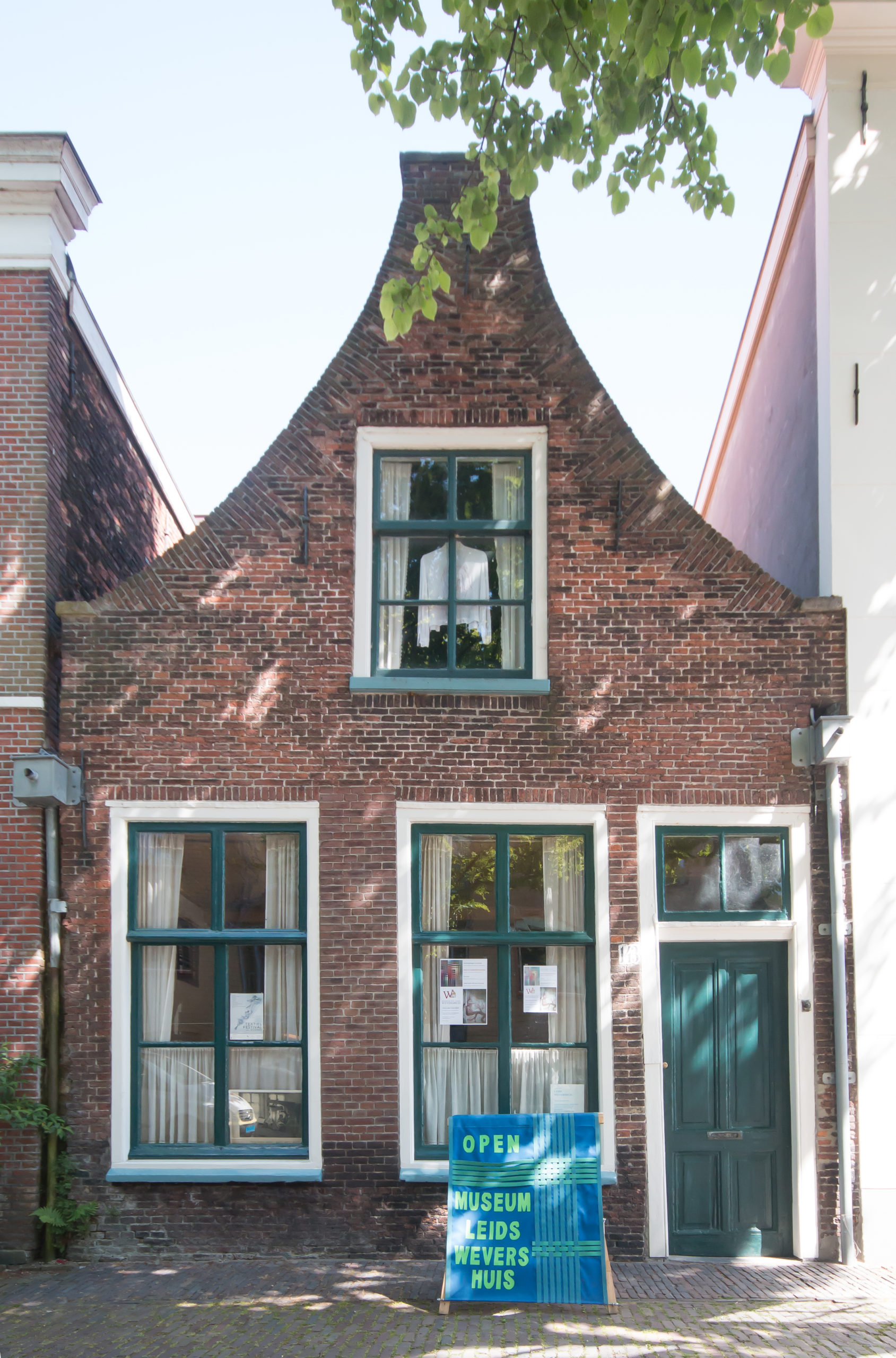 https://mdw-travel-data-us-east-1.s3.amazonaws.com/img/country/Netherlands/Museum-Het-Leids-Wevershuis/img_00.jpg