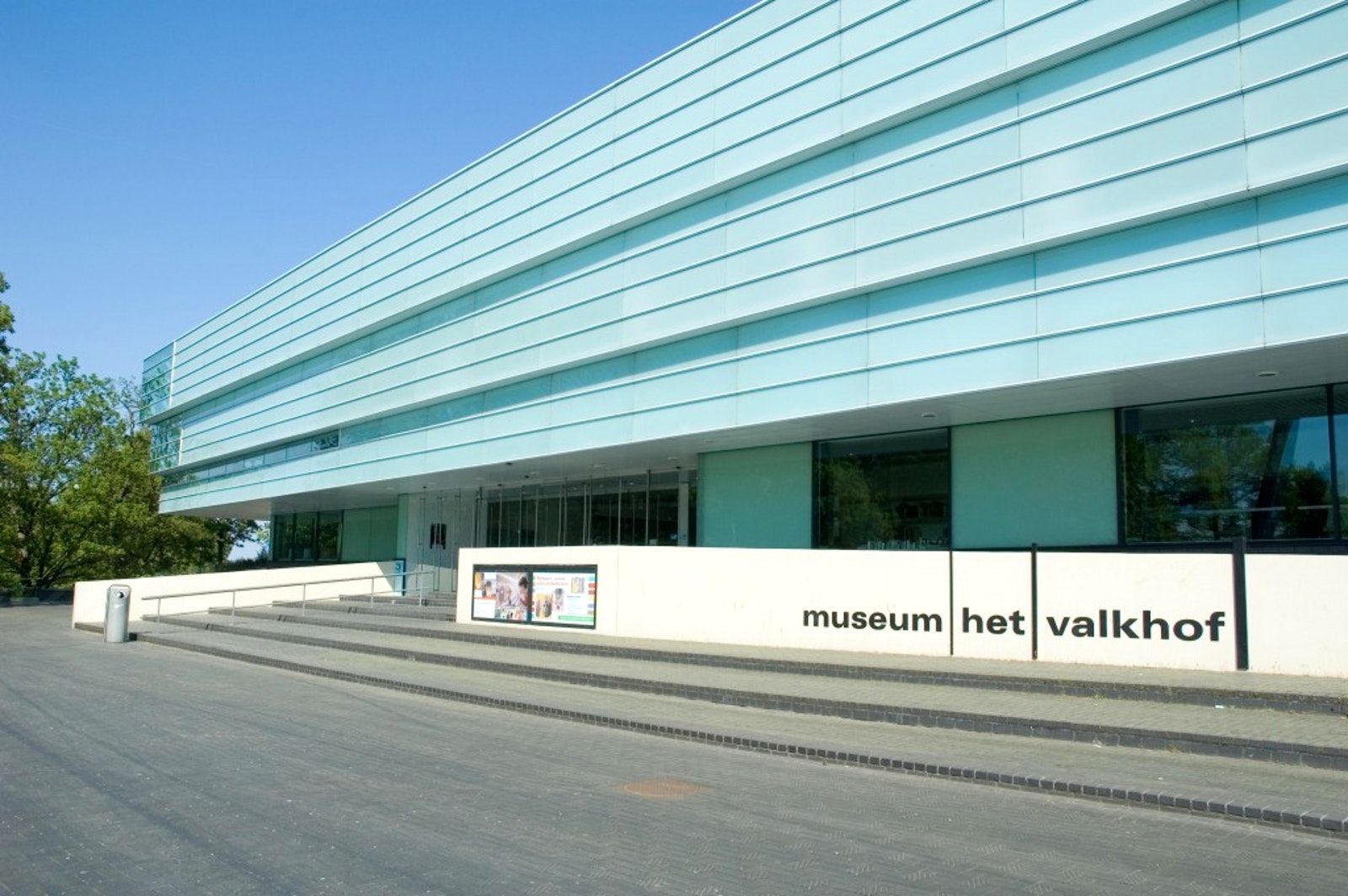 https://mdw-travel-data-us-east-1.s3.amazonaws.com/img/country/Netherlands/Museum-Het-Valkhof/img_02.jpg