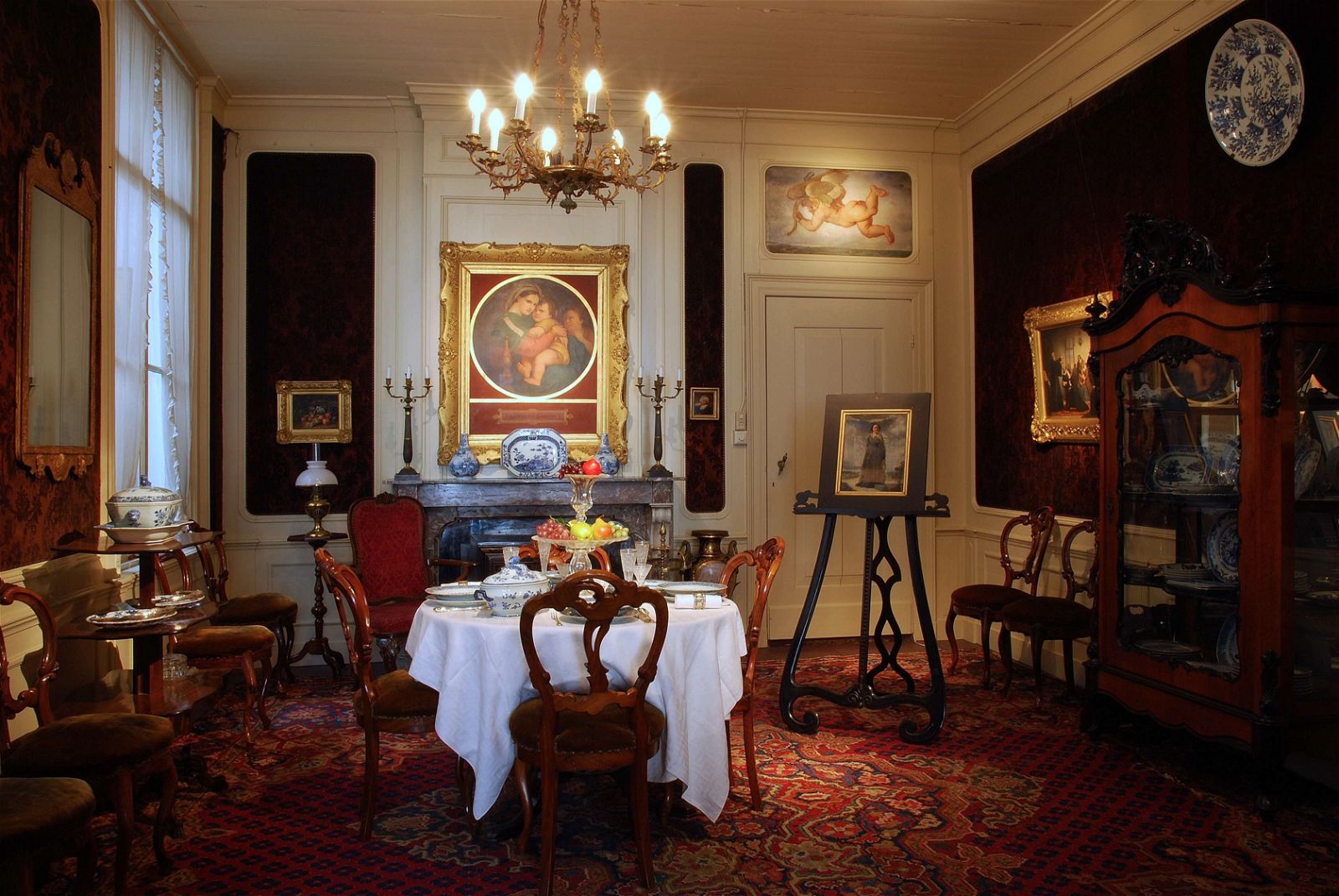 https://mdw-travel-data-us-east-1.s3.amazonaws.com/img/country/Netherlands/Museum-Paul-Tetar-van-Elven/img_02.jpg