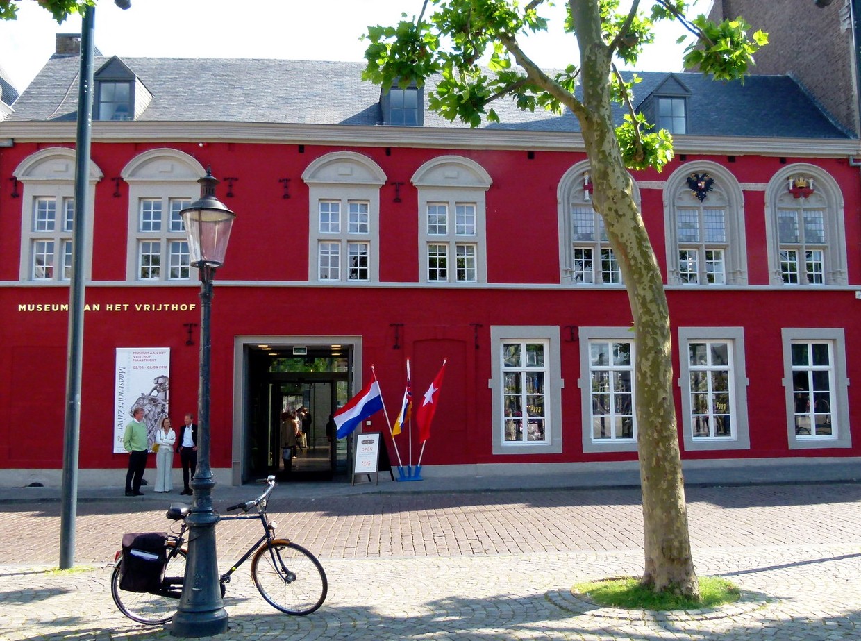 https://mdw-travel-data-us-east-1.s3.amazonaws.com/img/country/Netherlands/Museum-aan-het-Vrijthof/img_02.jpg