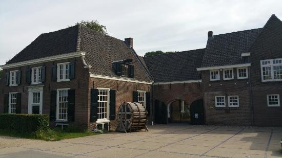 https://mdw-travel-data-us-east-1.s3.amazonaws.com/img/country/Netherlands/Nederlands-Watermuseum/img_03.jpg