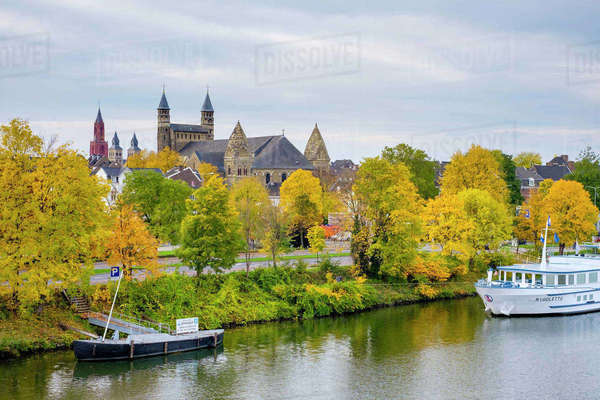 https://mdw-travel-data-us-east-1.s3.amazonaws.com/img/country/Netherlands/Onze-Lieve-Vrouwebasiliek/img_02.jpg