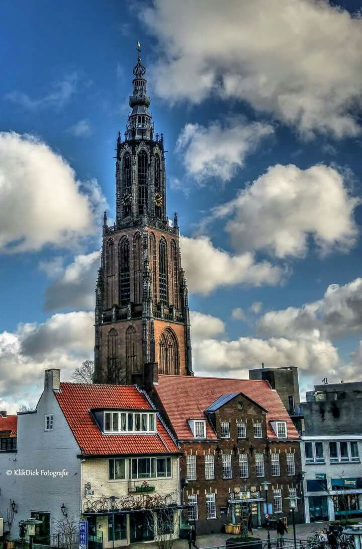 https://mdw-travel-data-us-east-1.s3.amazonaws.com/img/country/Netherlands/Onze-Lieve-Vrouwetoren/img_00.jpg