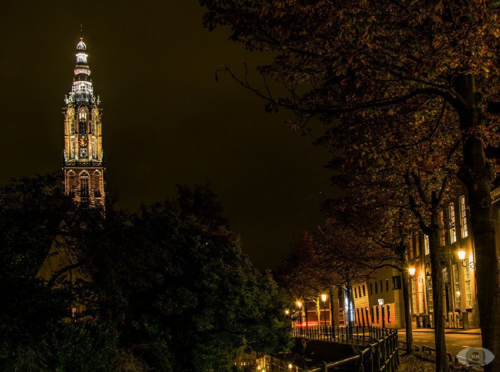 https://mdw-travel-data-us-east-1.s3.amazonaws.com/img/country/Netherlands/Onze-Lieve-Vrouwetoren/img_02.jpg