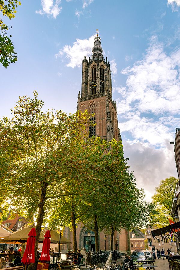 https://mdw-travel-data-us-east-1.s3.amazonaws.com/img/country/Netherlands/Onze-Lieve-Vrouwetoren/img_03.jpg