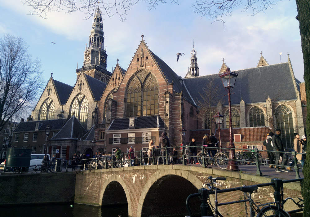 https://mdw-travel-data-us-east-1.s3.amazonaws.com/img/country/Netherlands/Oude-Kerk/img_00.jpg