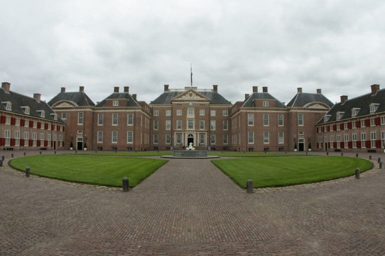 https://mdw-travel-data-us-east-1.s3.amazonaws.com/img/country/Netherlands/Paleis-Het-Loo/img_02.jpg