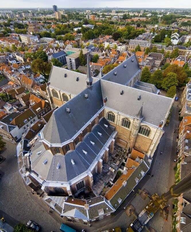 https://mdw-travel-data-us-east-1.s3.amazonaws.com/img/country/Netherlands/Pieterskerk/img_00.jpg