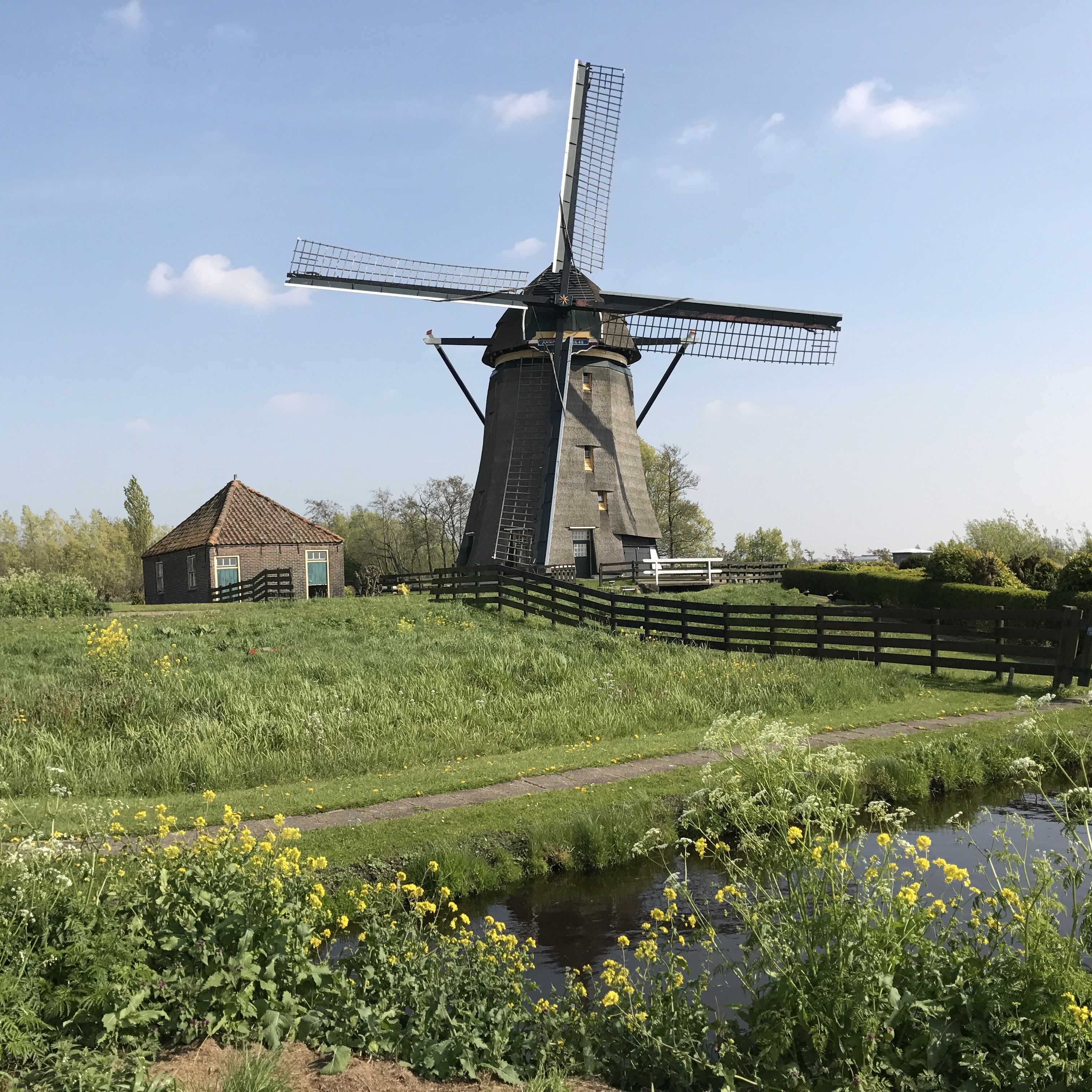 https://mdw-travel-data-us-east-1.s3.amazonaws.com/img/country/Netherlands/Princess-Henrica-Windmill/img_01.jpg