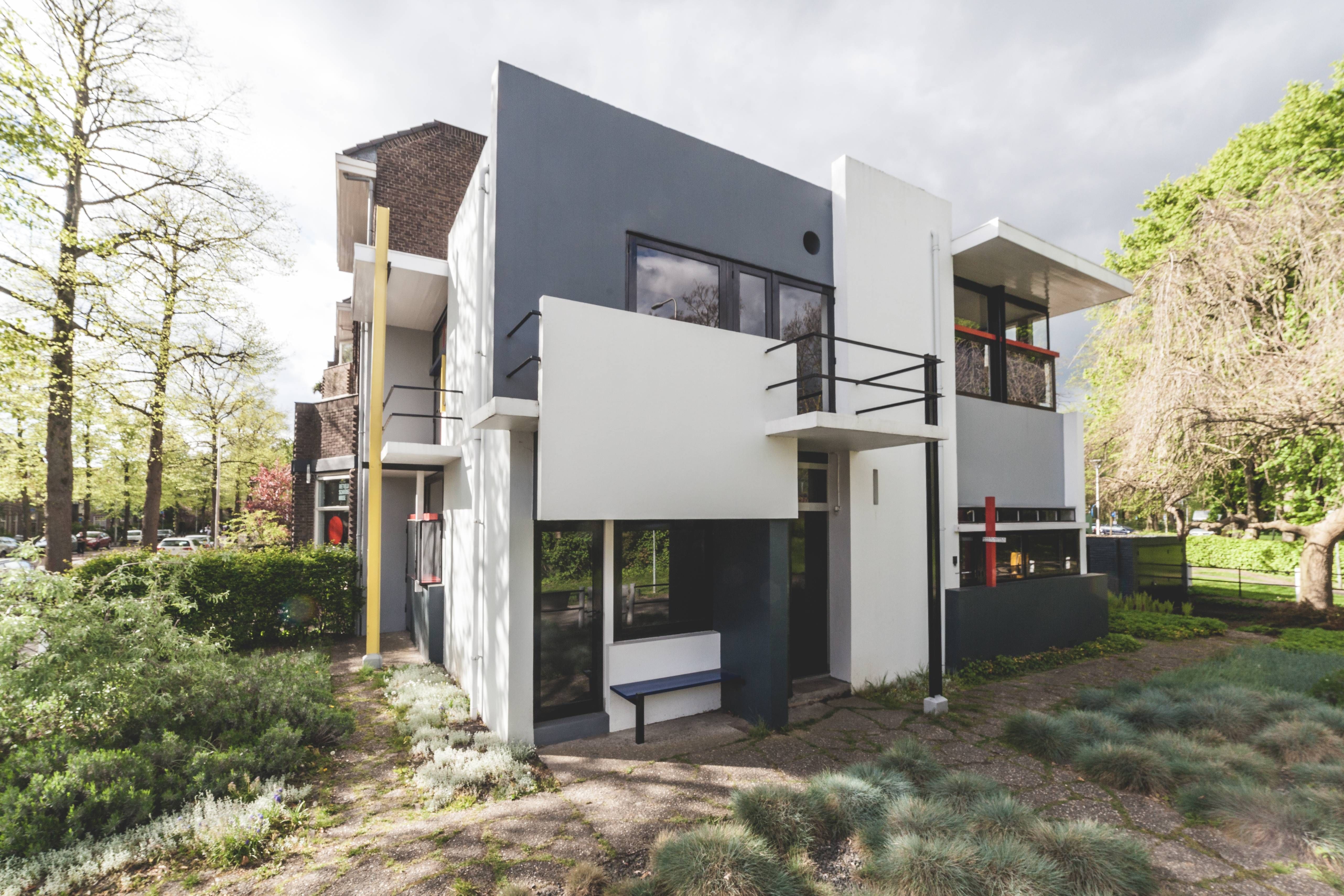 https://mdw-travel-data-us-east-1.s3.amazonaws.com/img/country/Netherlands/Rietveld-Schroder-House/img_01.jpg
