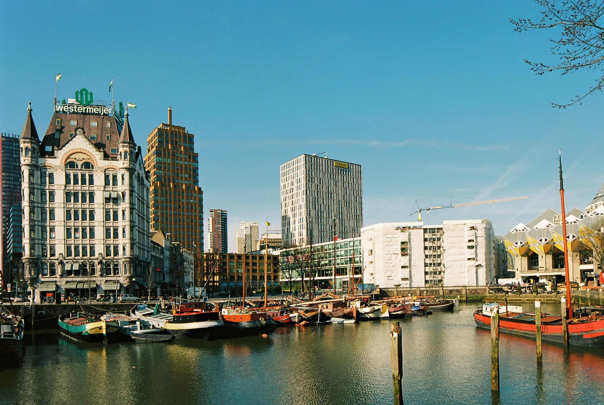 https://mdw-travel-data-us-east-1.s3.amazonaws.com/img/country/Netherlands/Rotterdam-Harbour/img_03.jpg