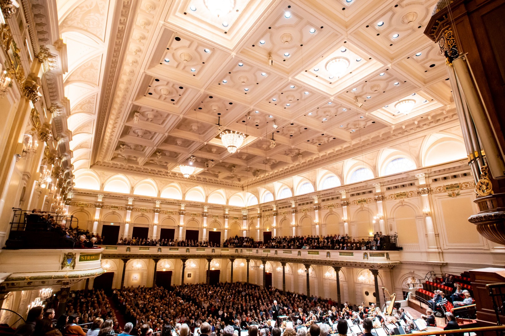 https://mdw-travel-data-us-east-1.s3.amazonaws.com/img/country/Netherlands/Royal-Concertgebouw/img_02.jpg